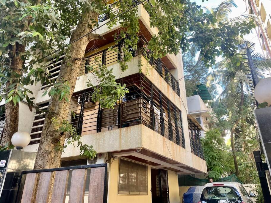 Shubhlaxmi Studio Apartment With Sit Out - Linking Rd Mumbai Exterior photo